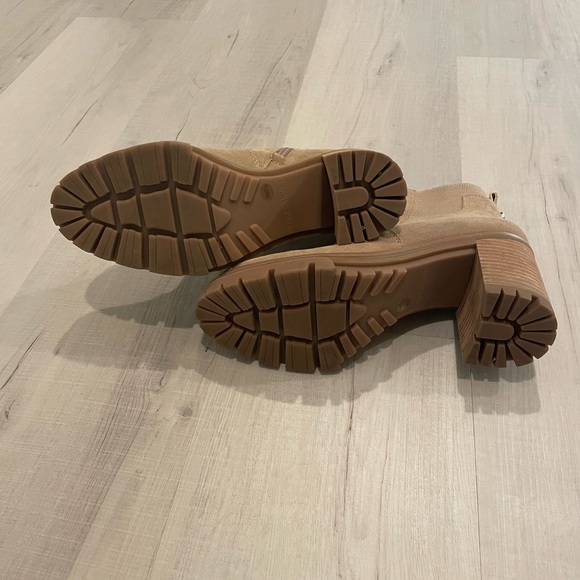 Vince Camuto Ankle Boot - Tan - Picture 4 of 4